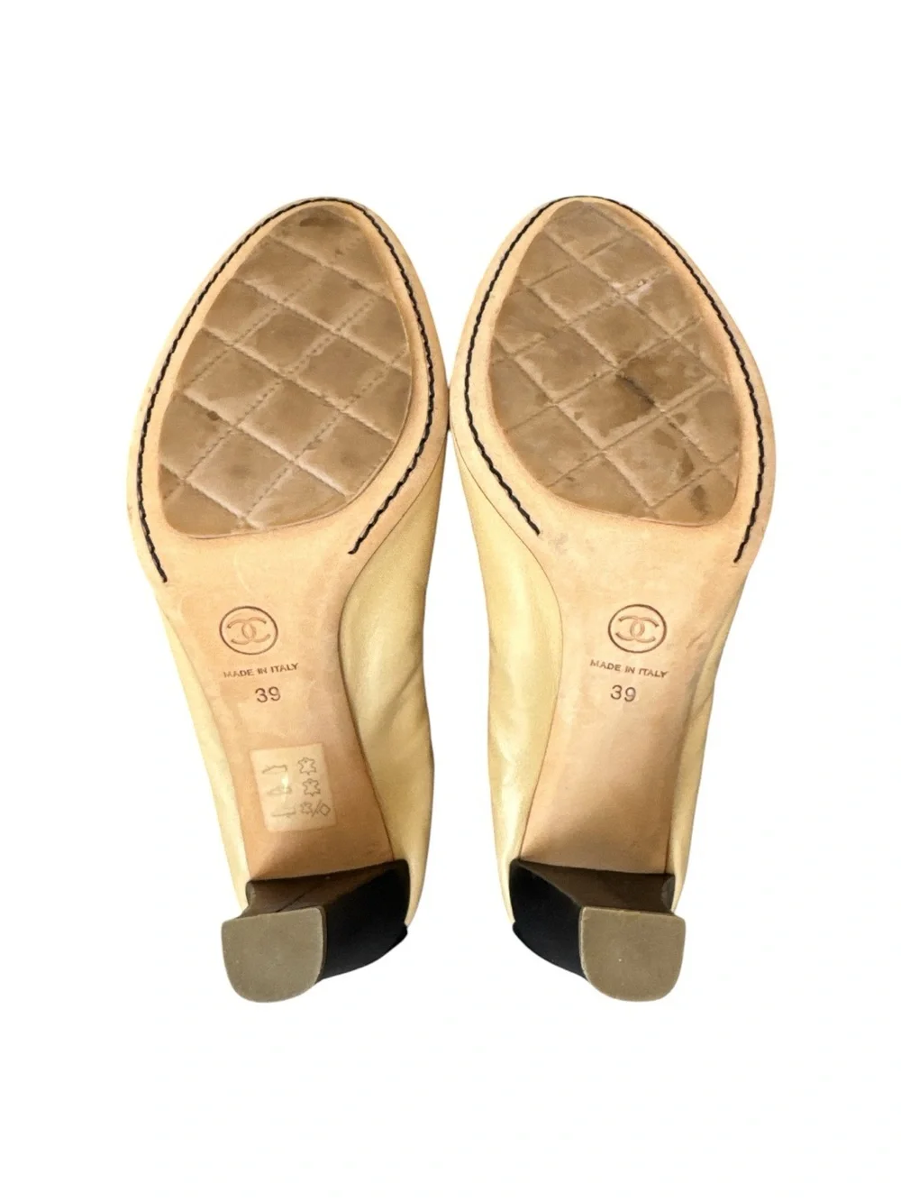 Chanel Interlocking CC Logo Leather Pumps – EU 39 US 8